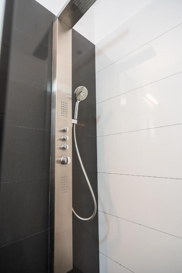 Cozy & Spacious Flat Near Victoriei Square บูคาเรสต์ ภายนอก รูปภาพ