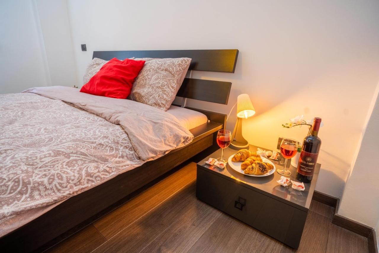 Cozy & Spacious Flat Near Victoriei Square บูคาเรสต์ ภายนอก รูปภาพ