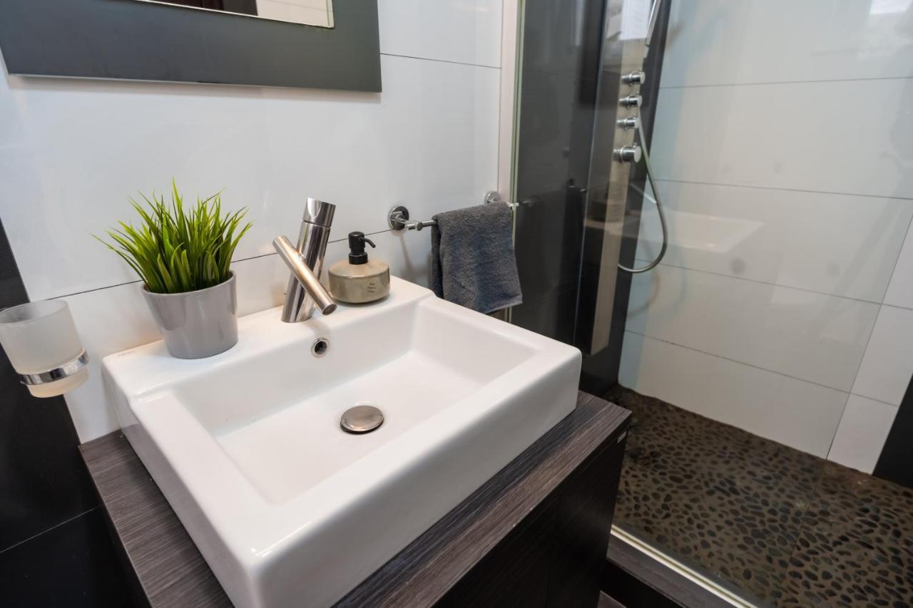 Cozy & Spacious Flat Near Victoriei Square บูคาเรสต์ ภายนอก รูปภาพ