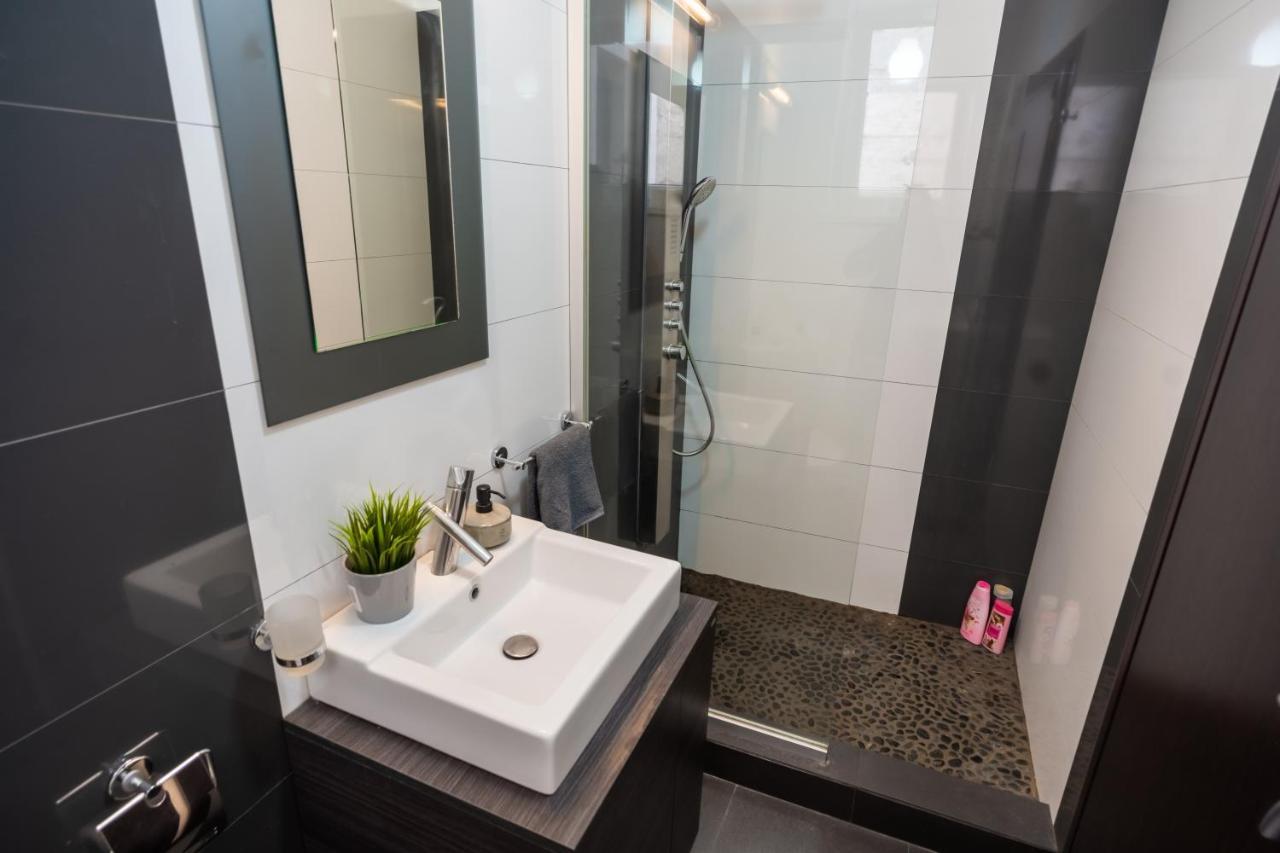 Cozy & Spacious Flat Near Victoriei Square บูคาเรสต์ ภายนอก รูปภาพ